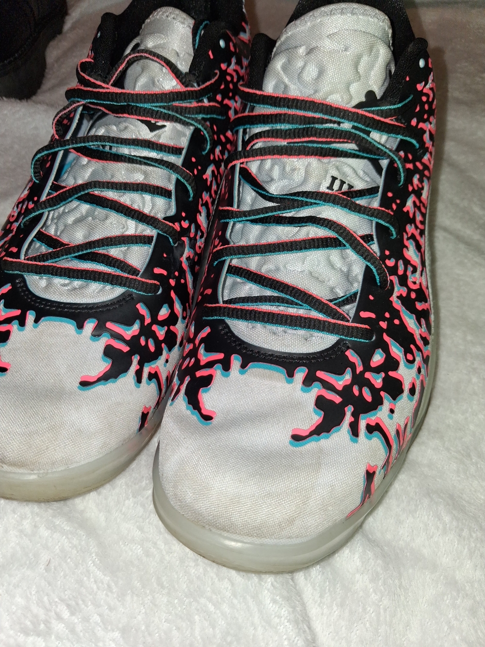 Nike Men's White Sneakers with Black, Coral and Teal Accents